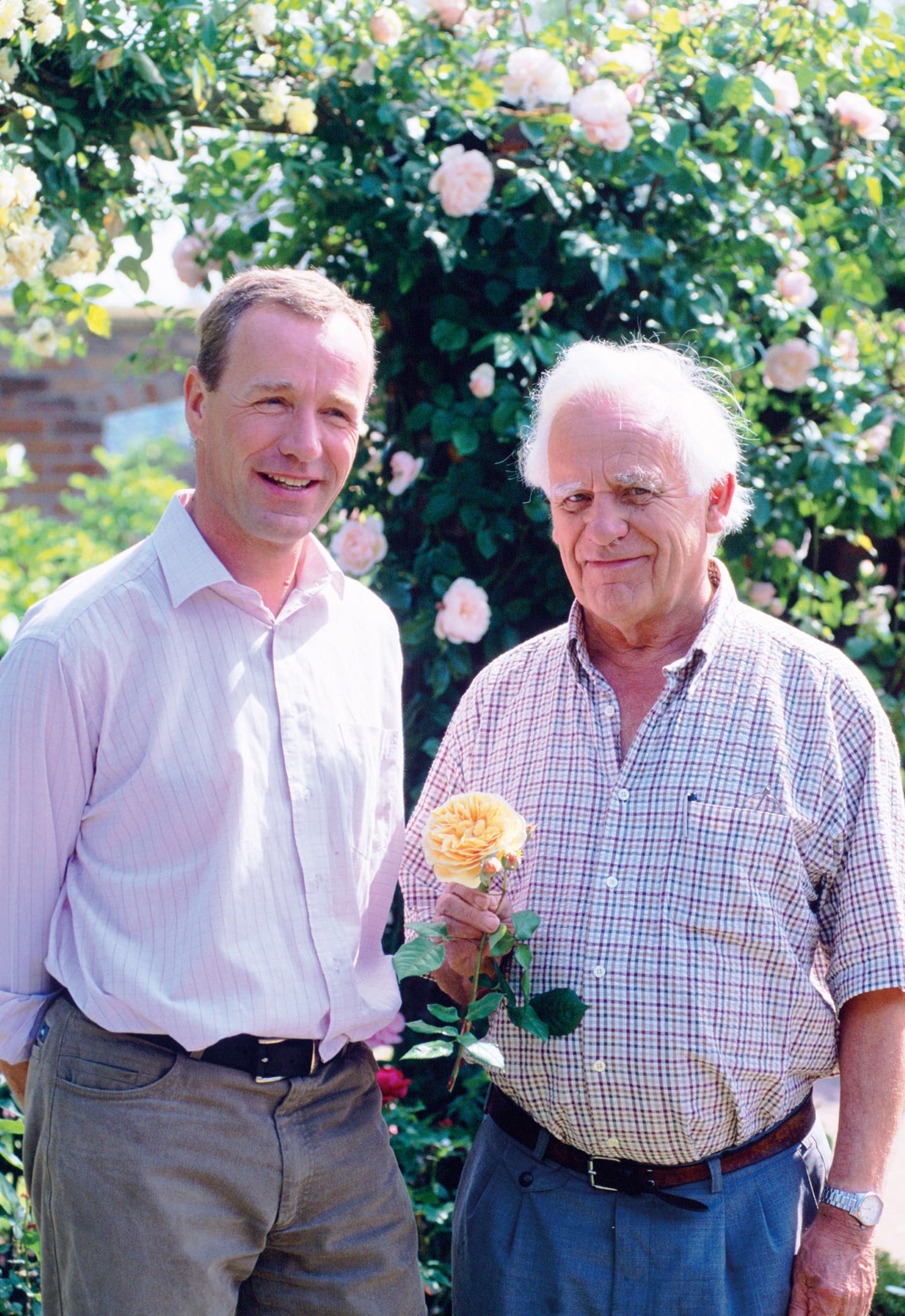 Celebrated Rosarian David Austin Dies at 92